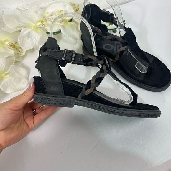 OTBT Earthly sandals black
Women’s size 6M - Picture 3 of 12